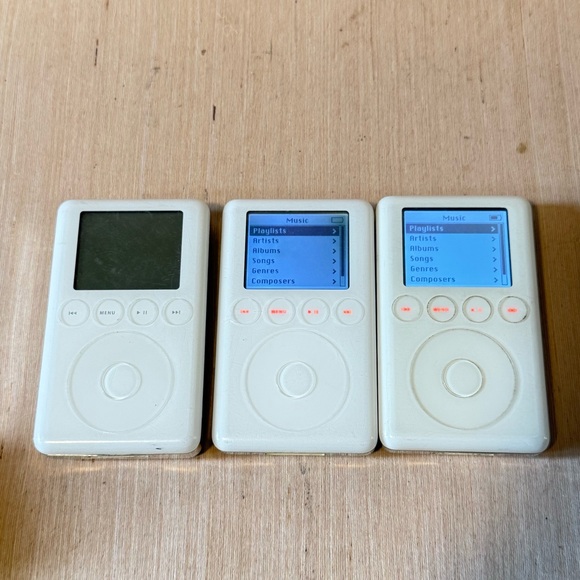 3 iPod Classic 3rdGen Model:A1040-10/20/30GB  Turn On“UNTESTED”w/Char Read Info. - Picture 1 of 14